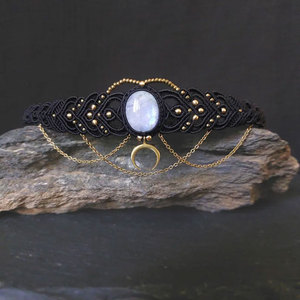 Collar de Macramé de Jade Hecho a Mano, Venta al por Mayor, Collar Bohemio Tejido con Diseño Budista y Certificación IGI - Product Image 1