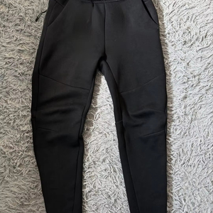 Pantalones unisex de alta calidad, personalizados, estilo cargo, con logotipo personalizado. - Product Image 1