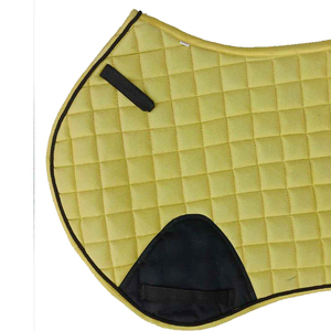EW Tapis de selle d'équitation de luxe matelassé pour dressage et saut d'obstacles, respirant, absorbant les chocs, en coton, avec sangle de selle - Product Image 3