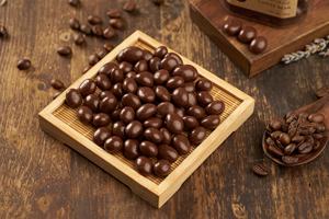 Fabrication professionnelle de qualité supérieure, chocolatier légendaire, amandes enrobées de chocolat brun à la cannelle, pour la distribution - Product Image 5