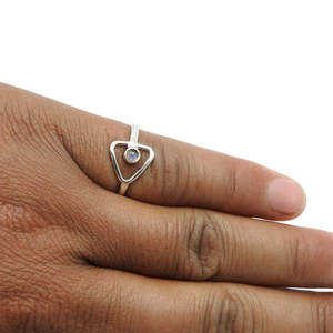 แหวนพลอยมูนสโตนสีรุ้งธรรมชาติสำหรับผู้หญิง แหวนทำมือสไตล์โบฮีเมียน ทำจากเงินแท้ 925 ขายส่งจำนวนมาก - Product Image 3