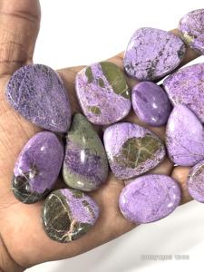 พลอยสติชไทต์สีม่วงธรรมชาติจากออสเตรเลีย รูปทรงและขนาดคละแบบ ขนาดประมาณ 20 ถึง 30 มม. - Product Image 6