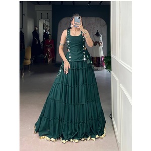 Conjunto de Lehenga Choli Premium para Mujer para el Festival de Navratri, para Celebraciones, Fiestas y Ocasiones Étnicas - Product Image 1