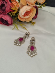 Boucles d'oreilles délicates en forme de goutte d'eau, plaquées or antique de luxe, boucles d'oreilles Kundan, boucles d'oreilles Kundan avec pierres précieuses non taillées, collections de bijoux pour femmes - Product Image 6