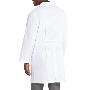 Bata de laboratorio con botones frontales, diseño de manga larga, ajuste cómodo, bolsillos grandes y longitud larga para uso como uniforme de personal. - Product Image 4