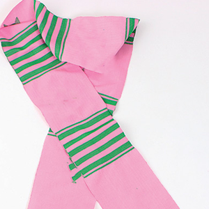 ผ้าคลุมไหล่สำเร็จการศึกษาแบบทอมือจากกานา ลายเคนเต้ สีชมพูเข้มและสีเขียวแอปเปิ้ล ทอสองชั้น ของแท้สำหรับชมรมนักศึกษา - Product Image 4