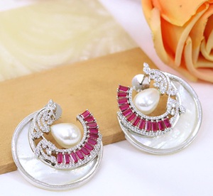 Boucles d'oreilles clous tendance en laiton plaqué argent de qualité supérieure avec zircon CZ, collection pour soirées et événements féminins - Product Image 2