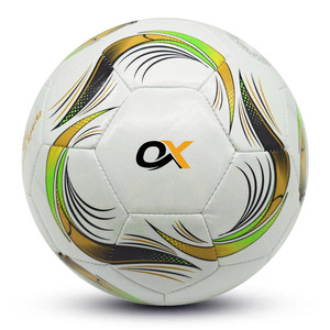 Ballons de football sur mesure fabriqués par Oxva Industries Football Factory, cousus à la machine, en cuir PU. - Product Image 2