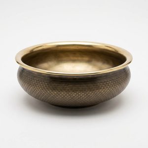 Bol Urli en laiton antique fait main de 22 cm, bord brillant, avec gravures de précision Vibha, décoration de table, décoration intérieure pour hôtel - Product Image 6