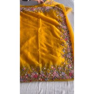 SÉQUENCE DE FIL DE SOIE TABBY ATTRACTIVE ET SAREE DE TRAVAIL DE PERLES AVEC BLOUSE NON COUCHÉE JAUNE - Product Image 6