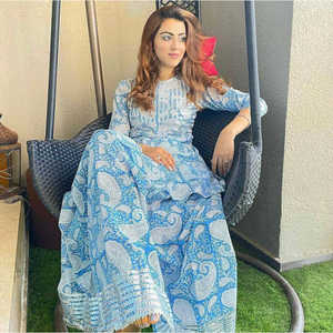 Blusa de Crepé Azul Costero con Estampado a Mano, Talla XS, Manga Tres Cuartos - Product Image 1