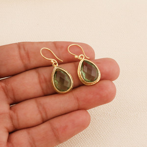 Boucles d'oreilles en améthyste verte en forme de goutte, faites à la main, plaquées or 18 carats, non ternissables, bijoux artisanaux, cadeau pour elle - Product Image 1