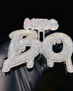 Collar de Lujo Iced Shield para Hombre, Cadena Cubana de Plata y Oro con Colgante de Diamantes Moissanita Engastados, Colgante de Plata 925 - Product Image 2