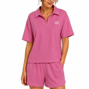 Conjunto de camisa polo de manga corta y pantalones cortos para mujer, conjunto de verano informal, holgado y de tela transpirable - Product Image 1