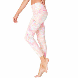Leggings de yoga et de sport pour femme à taille haute, personnalisés avec logo côtelé imprimé par sublimation et motif sportif - Product Image 4
