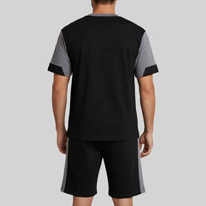 ชุดเสื้อยืดคอกลมทรงสปอร์ตและกางเกงขาสั้นสำหรับผู้ชาย ลายบล็อกสี พร้อมโลโก้พิมพ์ด้านหน้า ผ้าถักแห้งเร็ว เหมาะสำหรับใส่ในฤดูร้อน - Product Image 3