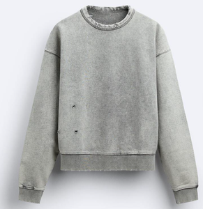 Sweat-shirt pour homme délavé et vieilli, effet vintage, col rond, texture usée, look robuste, inspiré du streetwear, pour un look décontracté quotidien - Product Image 1