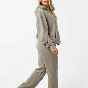 Conjunto Deportivo Casual para Mujer, Chaqueta y Pantalones, Ajuste Cómodo, Estilo Moderno para Uso Diario - Product Image 4