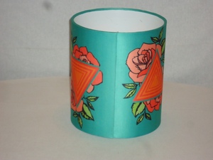 Abat-jour long et élégant à motifs floraux, présentant des motifs botaniques blancs délicats, avec douilles E27 pour lampadaire, idéal pour les hôtels. - Product Image 3