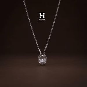 Pendentif halo en diamant de laboratoire taille ovale certifié IGI, collier solitaire ovale en or blanc 14 carats pour femme, fabricant de bijoux fins - Product Image 2