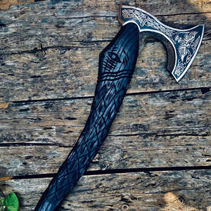 Hache artisanale en acier au carbone de qualité industrielle, manche en bois, lame de 3 5/8 pouces, longueur totale de 22 pouces, pour la survie en plein air et le travail du bois - Product Image 1