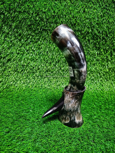 Cuerno de beber vikingo natural seguro para alimentos United Trade World, técnica cruda pulida, estilo Animal con soporte sin fugas - Product Image 3