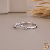 Bague à bande incurvée en diamant de laboratoire, diamants ronds EF VS, bijoux fins minimalistes pour mariage, empilables, design élégant