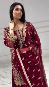 Ensemble Kurta Sharara Dupatta Indien et Pakistanais Lourdement Brodé – Tenue Traditionnelle pour Femme, Idéal pour Mariages et Fêtes - Product Image 3