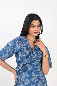 Vestido cruzado de algodón estampado para mujer, manga corta, cuello en V, cintura ajustable con lazo, dobladillo con volantes, informal, estilo bohemio de verano - Product Image 5