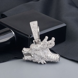 Colgante de Cobre Personalizable con Diamante Moissanite, Estilo Solemne y Elegante, Colgante de Cabeza de Dragón con Cuernos - Product Image 4
