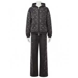 Conjunto Deportivo de Mujer con Pedrería, Sudadera con Cierre Brillante y Pantalones Anchos, Ropa Deportiva de Lujo con Brillo, Conjunto de Dos Piezas - Product Image 1