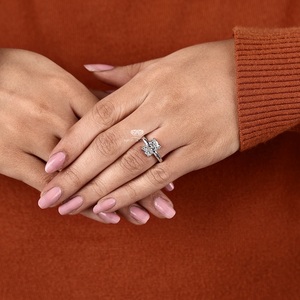 Bague de fiançailles en diamant taille émeraude de qualité export, en platine, pour femme, certifiée GIA, style classique - Product Image 6