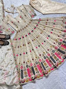 Conjunto de Traje Anarkali Popular para Novias, Ropa para Fiesta de Diwali, Corte Entallado, Diseño Tradicional, Talla XL, Vestido de Seda Chinon con Pantalón y Dupatta - Product Image 4