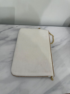 Bolso de Noche Tipo Clutch con Diseño de Fresa y Perlas Hechas a Mano, de Lujo, para Bodas y Fiestas, Personalizado, Moderno, Portátil y Elegante con Botón - Product Image 2