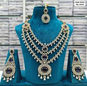 Elegante conjunto de collar nupcial en capas con detalles en azul zafiro y AD, con aretes y maang tikka para mujer - Product Image 5