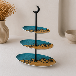 Soporte de Servicio de Cerámica de Tres Niveles de Primera Calidad con Adorno en Forma de Media Luna y Elegante Patrón Árabe para una Presentación de Alimentos de Lujo - Product Image 3