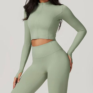 Conjunto de yoga de cintura alta para mujer al por mayor: sujetador deportivo de espalda cruzada y leggings transpirables de secado rápido para entrenamiento y deporte. - Product Image 5