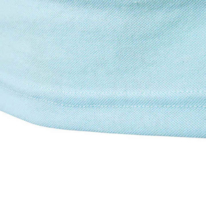 Polo de manga corta azul claro para hombre con cuello y puños coloridos, diseño casual de punto sólido. - Product Image 2