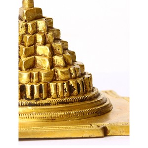 Statue Shri Yantra faite à la main de 3 pouces en laiton Sculpture artisanale indienne - Product Image 1