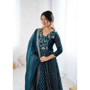 Vestido Anarkali XL de Diseñador con Bordado de Lentejuelas - Product Image 2