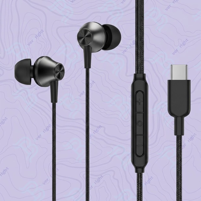 Custom OEM Metal In Ear Type C Wired Earphone Stereo Bass Audio Headphone with Mic for Smart Phone Laptop Tablet PC Gaming Music