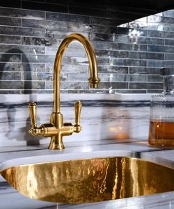 Évier de cuisine en laiton personnalisé, fait main, de qualité supérieure, style farmhouse, résistant à la corrosion, design élégant pour les acheteurs Alibaba mondiaux - Product Image 2