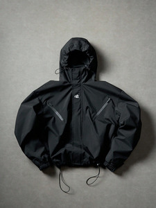 Veste de pluie imperméable et résistante au vent pour homme, entièrement noire, avec doublure en maille enduite de TPU de haute qualité, ensemble de jogging et de randonnée personnalisé uni. - Product Image 2