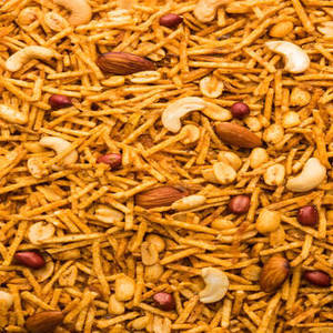 Assortiment de Namkeen indiens de la nouvelle saison, traditionnels, savoureux et croustillants, avec des épices aromatiques, texture croustillante et qualité supérieure, spécialité mondiale. - Product Image 6