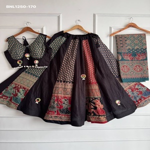 Nuevo conjunto de lehenga y blusa con estampado Ajrakh y trabajo de espejo a mano en algodón Khadi, listo para usar, de proveedor de Surat - Product Image 1