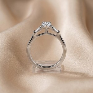 Anillo de Tres Piedras de Moissanita con Corte Marquise de 2 Quilates, Diseño Moderno, Plata 925 con Baño de Rodio, Regalo Sorpresa de Boda para Enamorados - Product Image 3