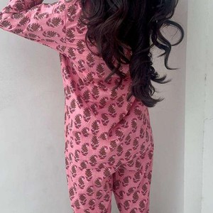 Ensemble de pyjama à imprimé floral pour femmes, manches longues, 100% coton, vêtements de nuit doux, longueur complète, col rabattu, tenue décontractée pour le printemps - Product Image 4