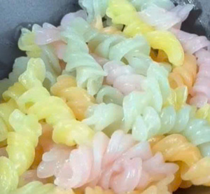 Pâtes de riz fusilli végétales 300g, à base de plantes, sans gluten, pâtes saines, fournisseur exportateur du Vietnam - Product Image 1