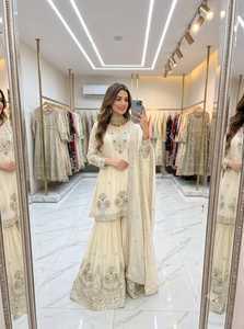 Elegante Conjunto Sharara de Satén de Seda Crema con Dupatta Bordada, Largo hasta el Suelo, para Bodas y Fiestas Tradicionales, para Mujeres de India y Pakistán - Product Image 3
