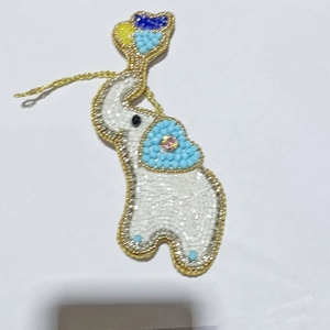 Adorno Colgante de Elefante con Cuentas y Globos de Corazón Azules y Amarillos, Decoración Navideña Hecha a Mano para Fiestas - Product Image 1